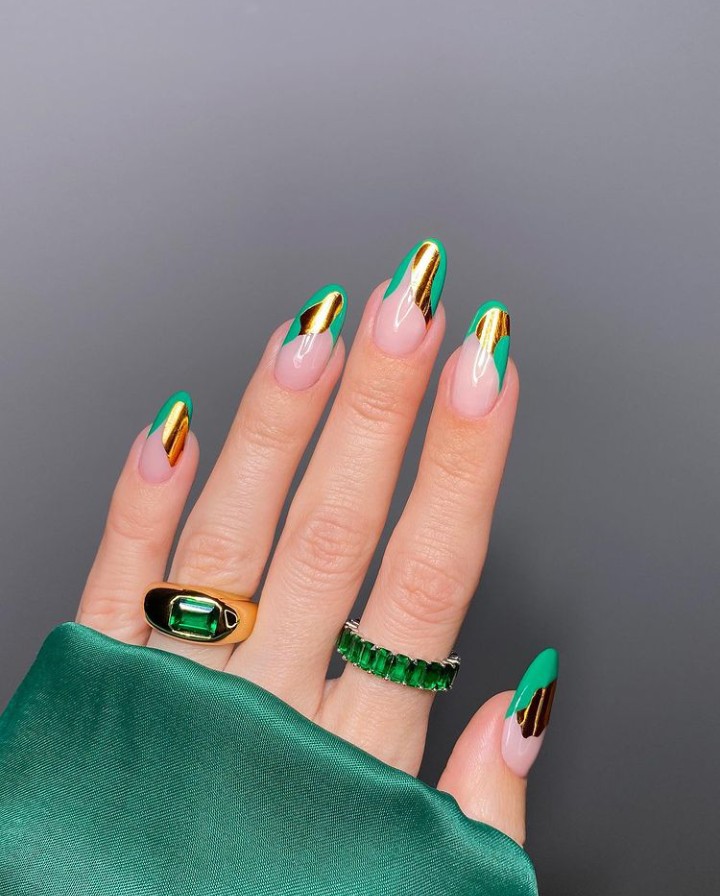 25+ Christmas Nail Art You Should Try At Least Once - Glamerlyn